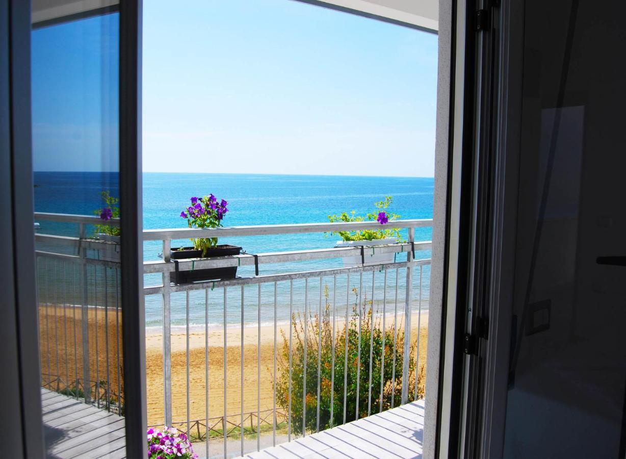 B&B Capo Rizzuto Fronte Mare Luaran gambar